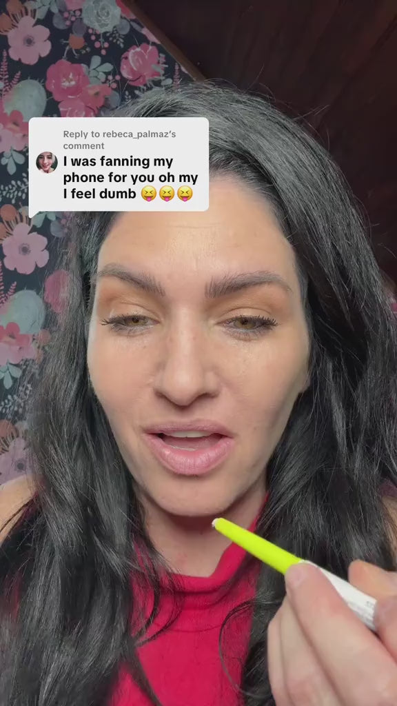 INVISIBLE EXTREME PLUMPING LIP LINER video