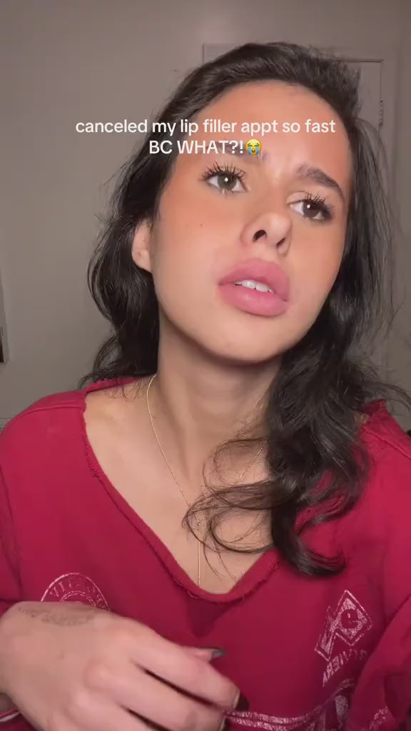 INVISIBLE EXTREME PLUMPING LIP LINER video